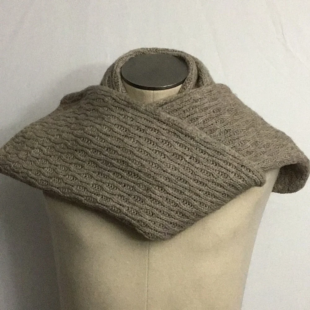NWOT Zanone Yak and Wool Scarf Oatmeal Beige